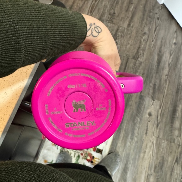 Stanley 40oz Tumbler - Picture 3 of 3